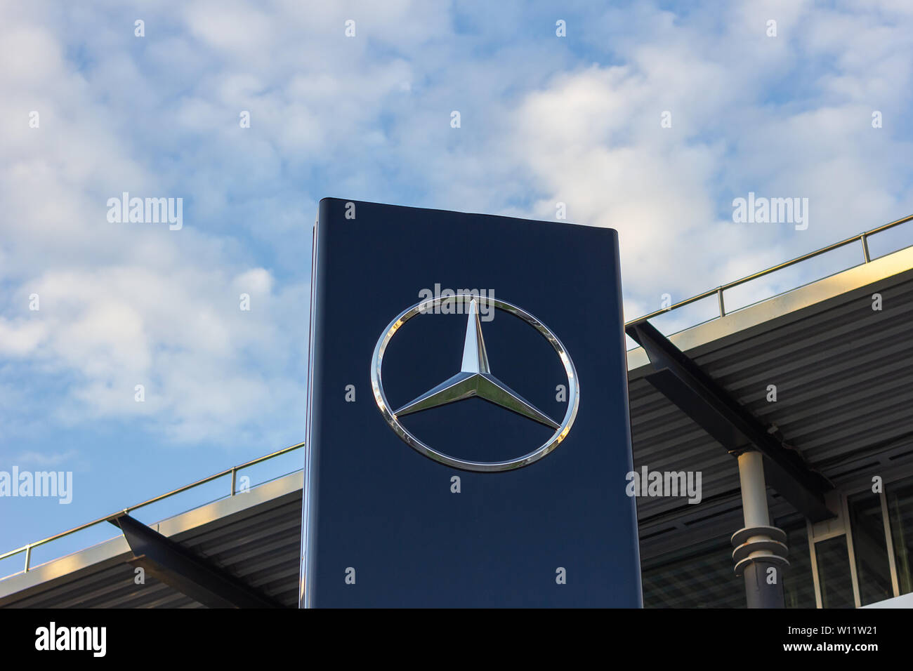 mercedes-sign-manufacturer-automobile-daimler-sky-stock-photo-alamy