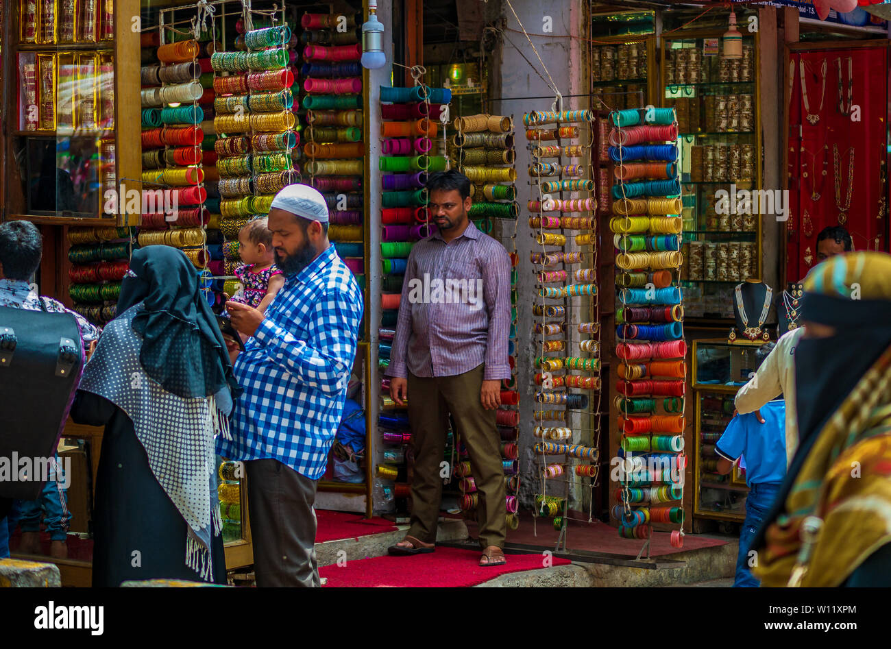 Hyderabad, India - June 17, 2019 : Shopkeeper selling bangles, Laad Bazaar  or Choodi Bazaar is a very old market popular for bangles located near Char  Stock Photo - Alamy