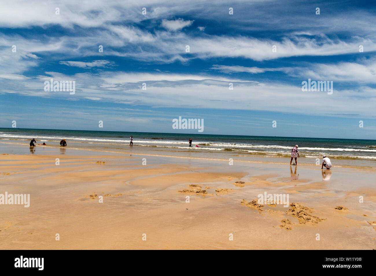 Families searching for sea worms as fishing bait, before fishing along the 75 mile Sandy Highway on Fraser Island, Queensland, Australia.  Fraser Isla Stock Photo