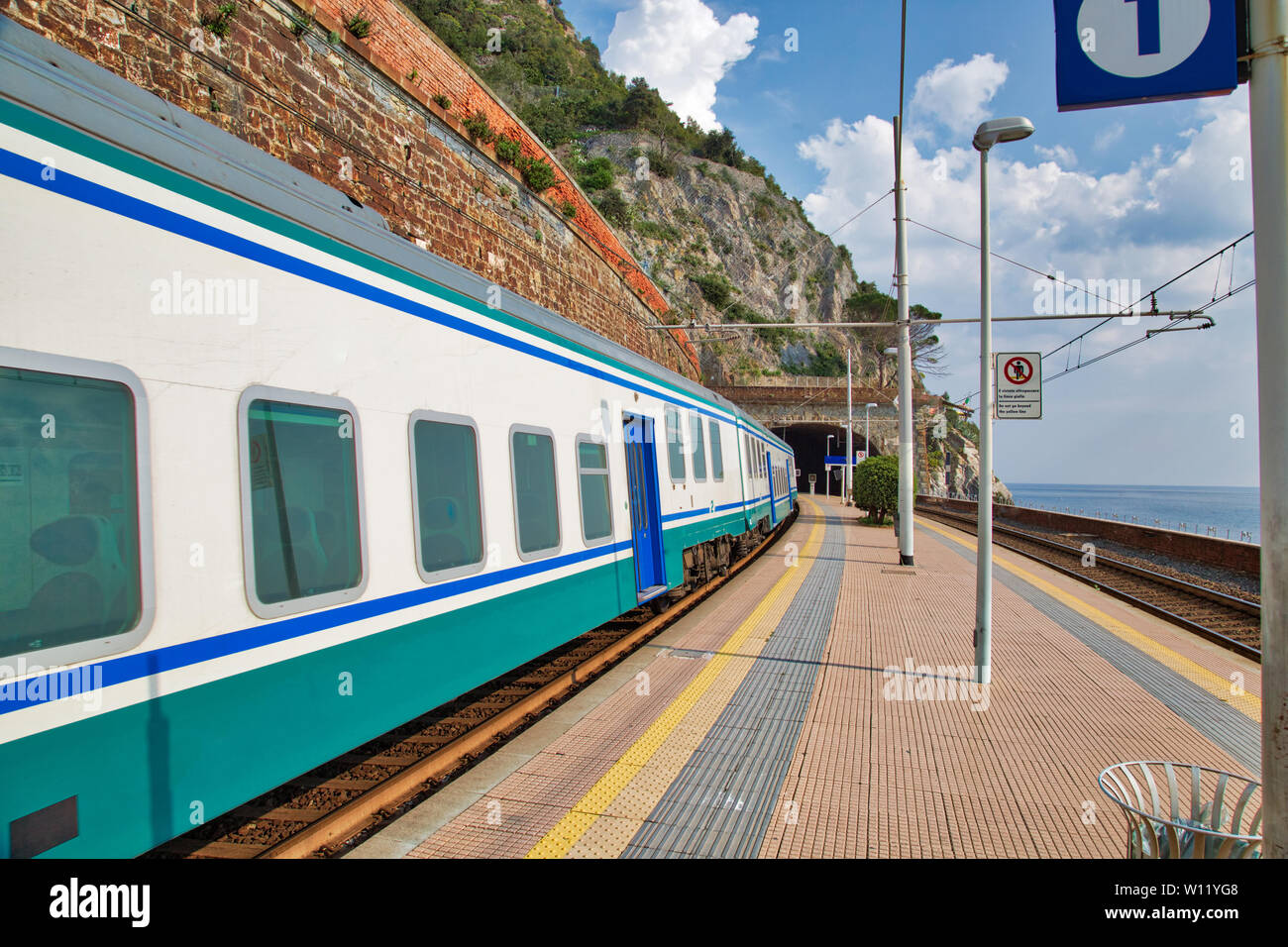 Manarola train station near the scenic coastline at Cinque Terre Stock ...