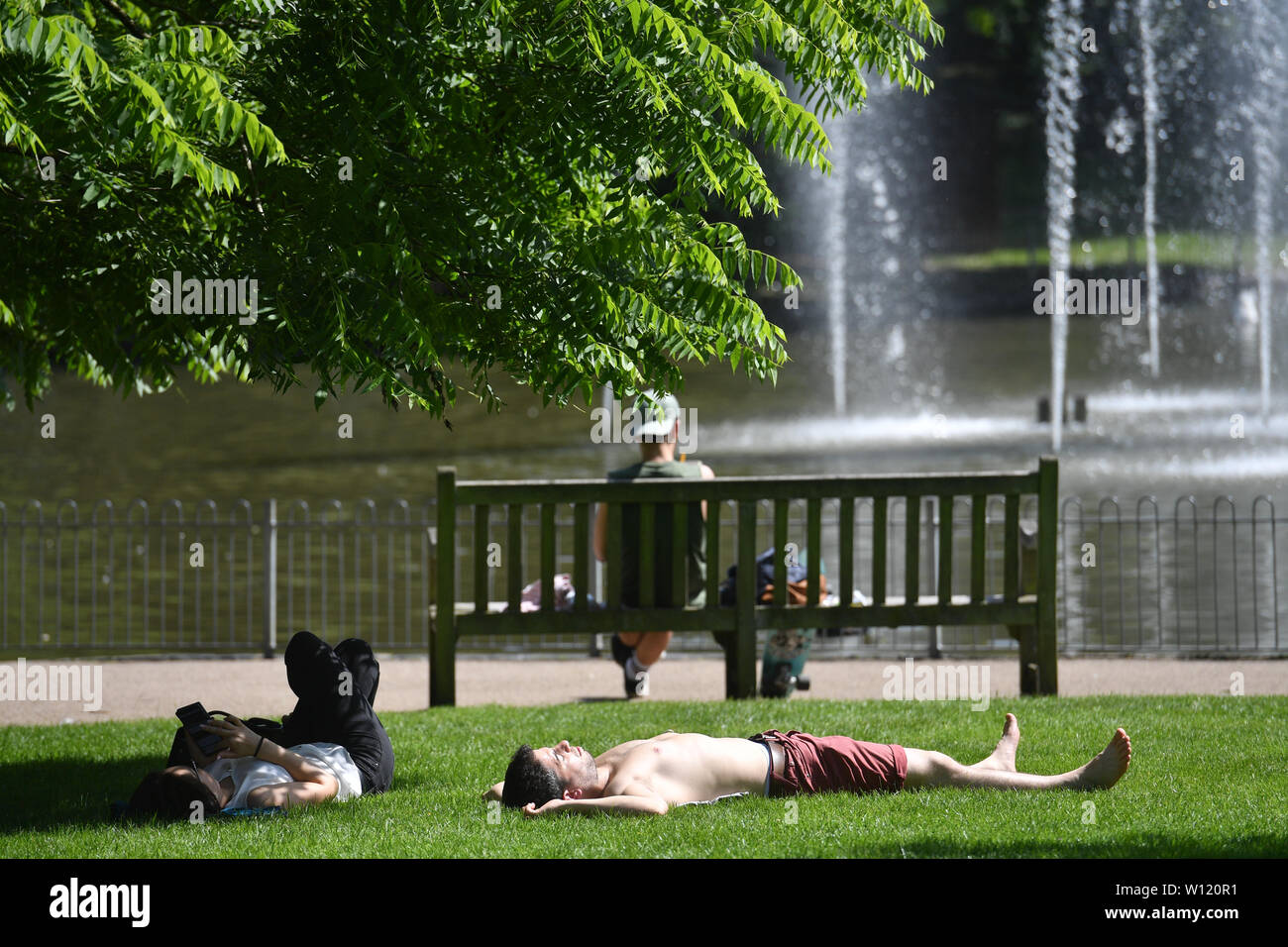 People enjoying the hot weather in Jephson Gardens in Leamington Spa