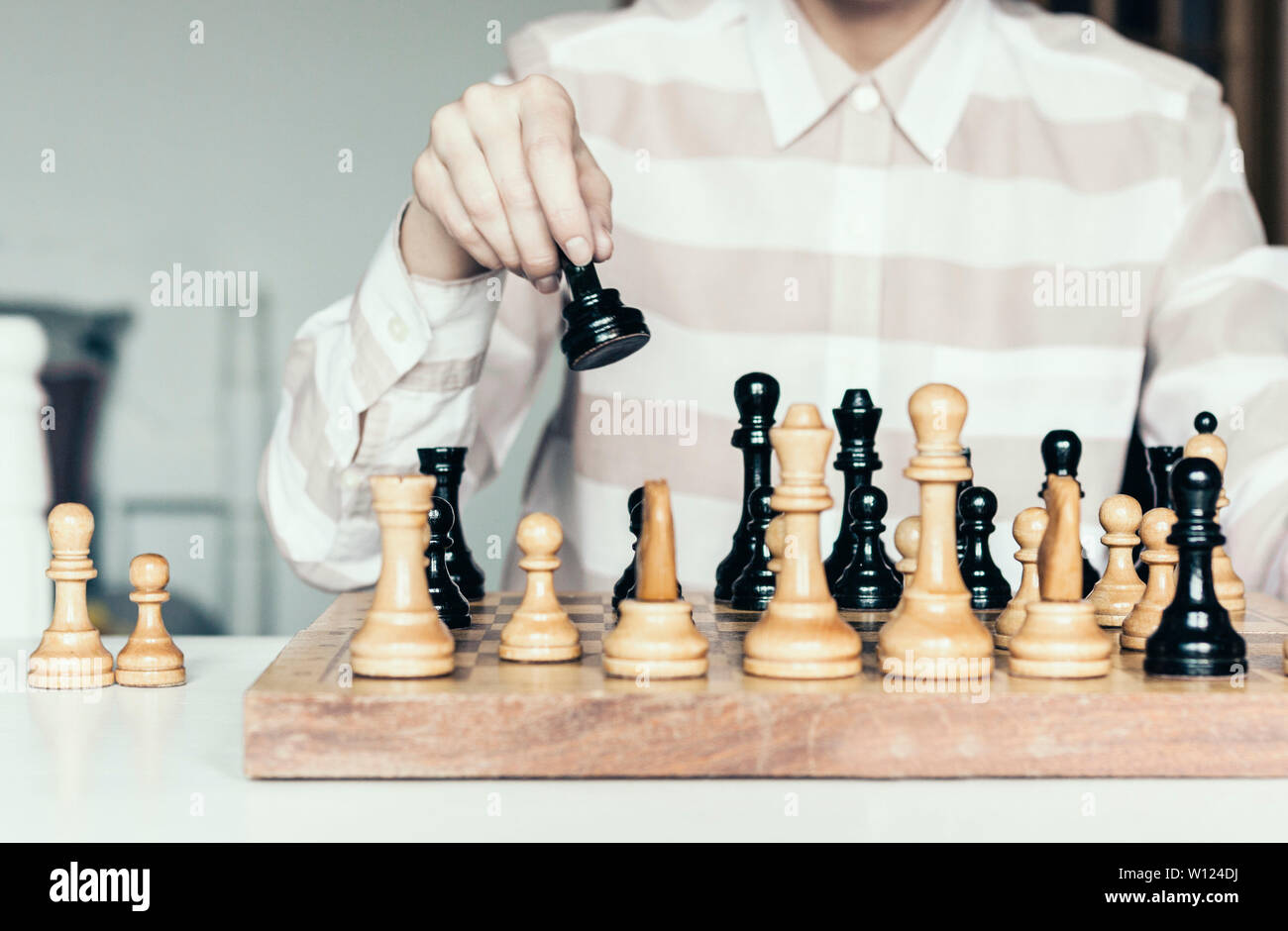 Female chess player hi-res stock photography and images - Alamy
