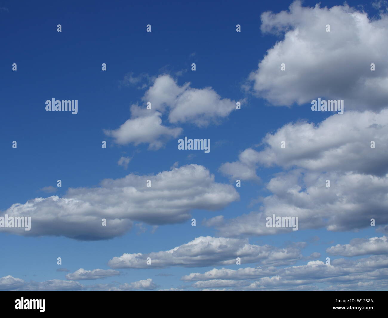 fluffy cumulus clouds in blue sky skyscape Stock Photo - Alamy
