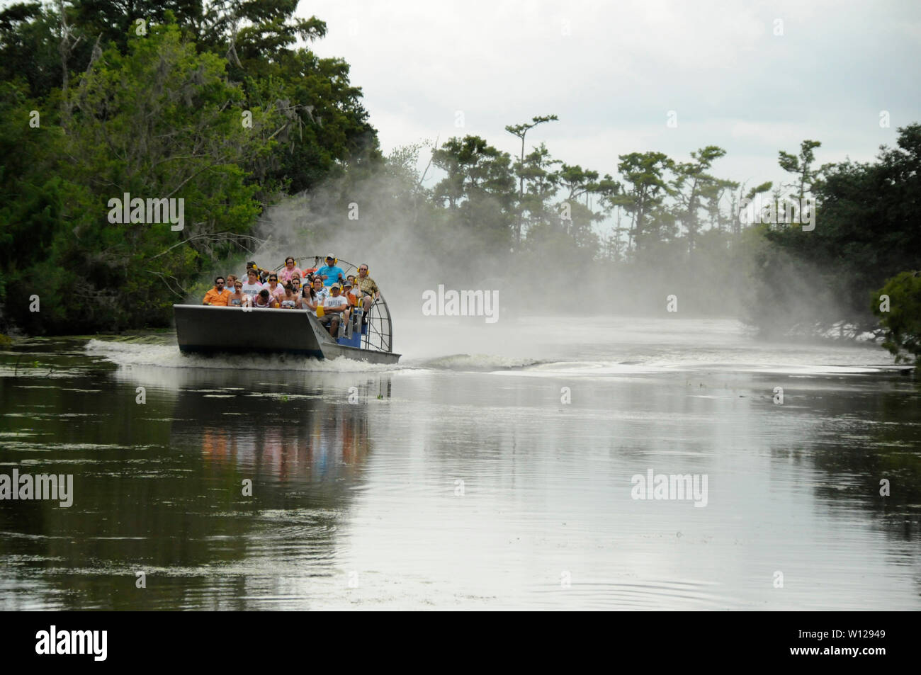 Louisiana bayou boat hi-res stock photography and images - Alamy