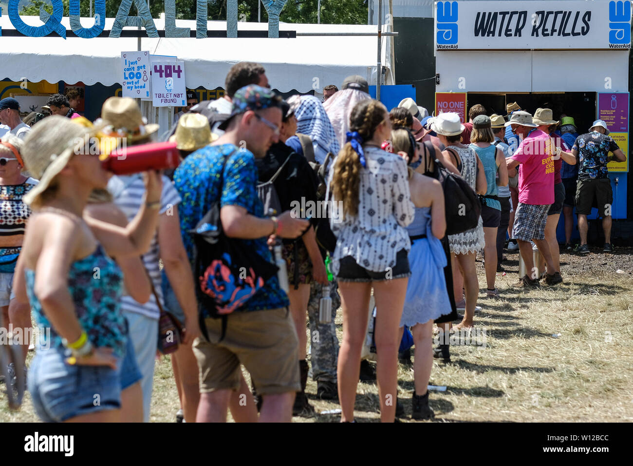 Glastonbury, Somerset, UK. 29th June, 2019. Queues for refills of water at Glastonbury Festival 2019 on Saturday 29 June 2019 at Worthy Farm, Pilton. Picture by Credit: Julie Edwards/Alamy Live News Stock Photo