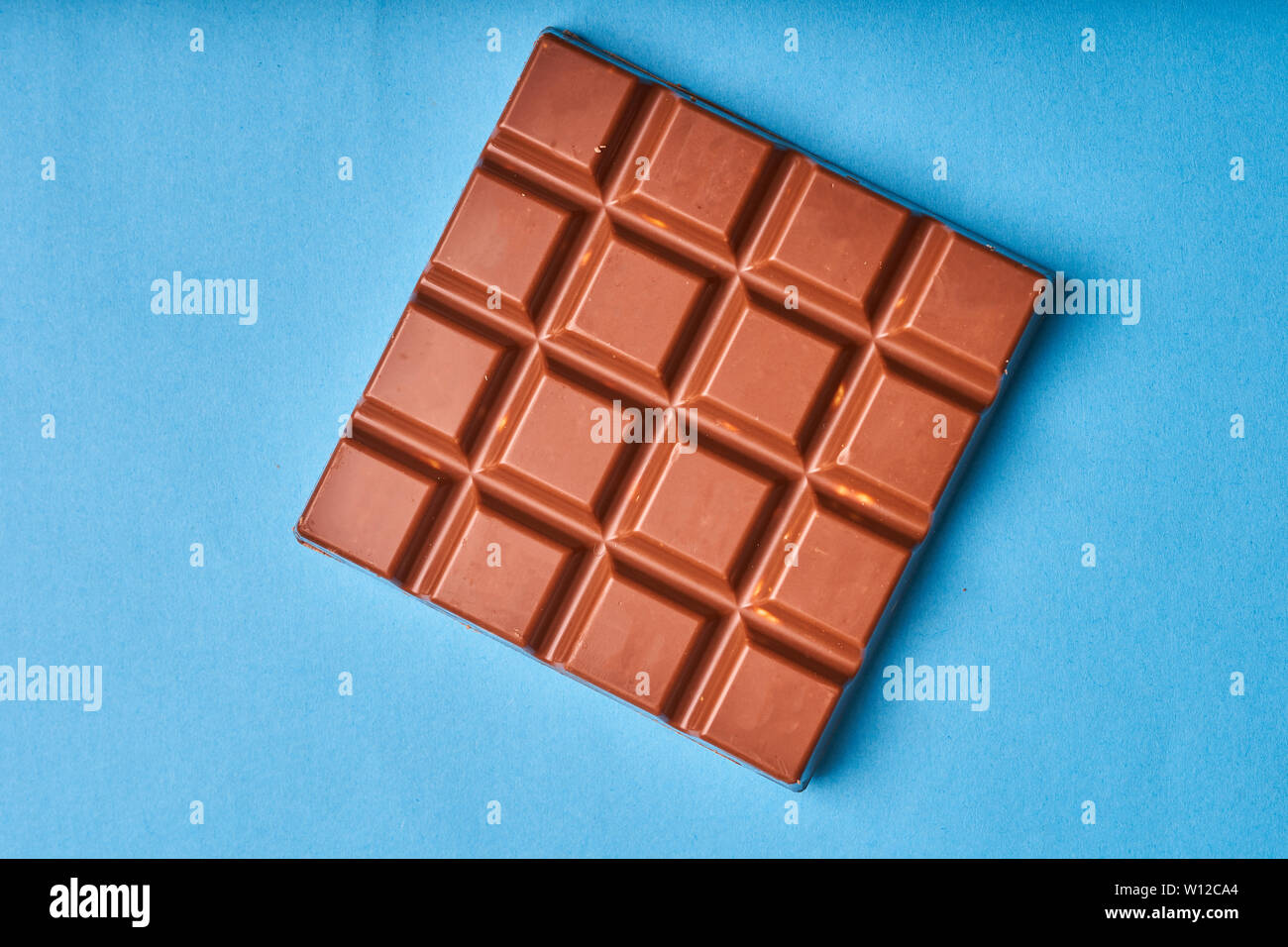Chocolate bar gold foil hi-res stock photography and images - Alamy