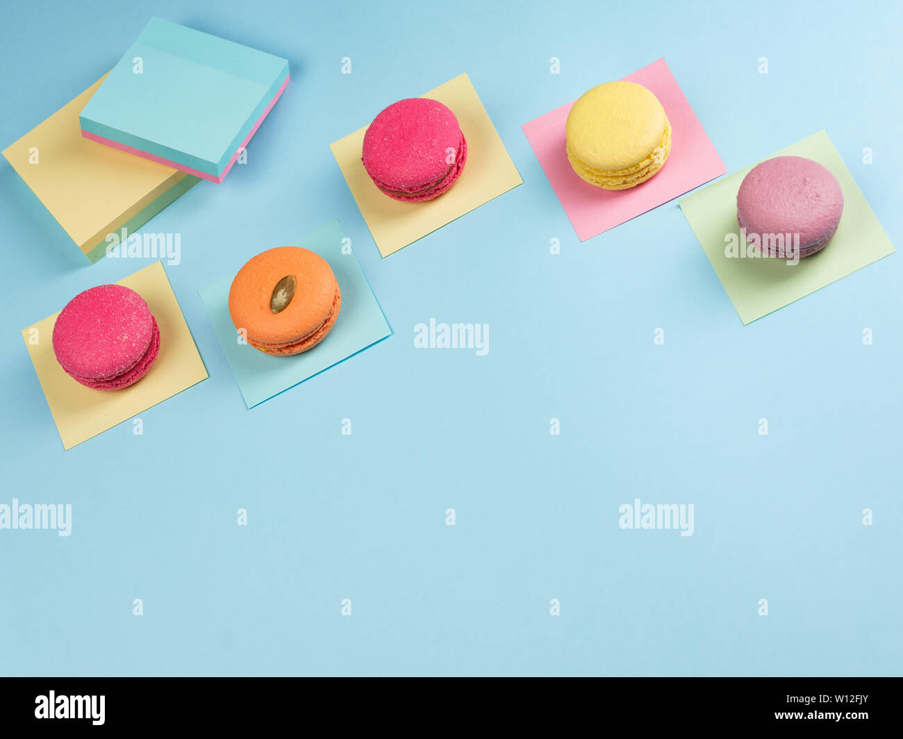 Delicious stickynotes on blue background Stock Photo - Alamy