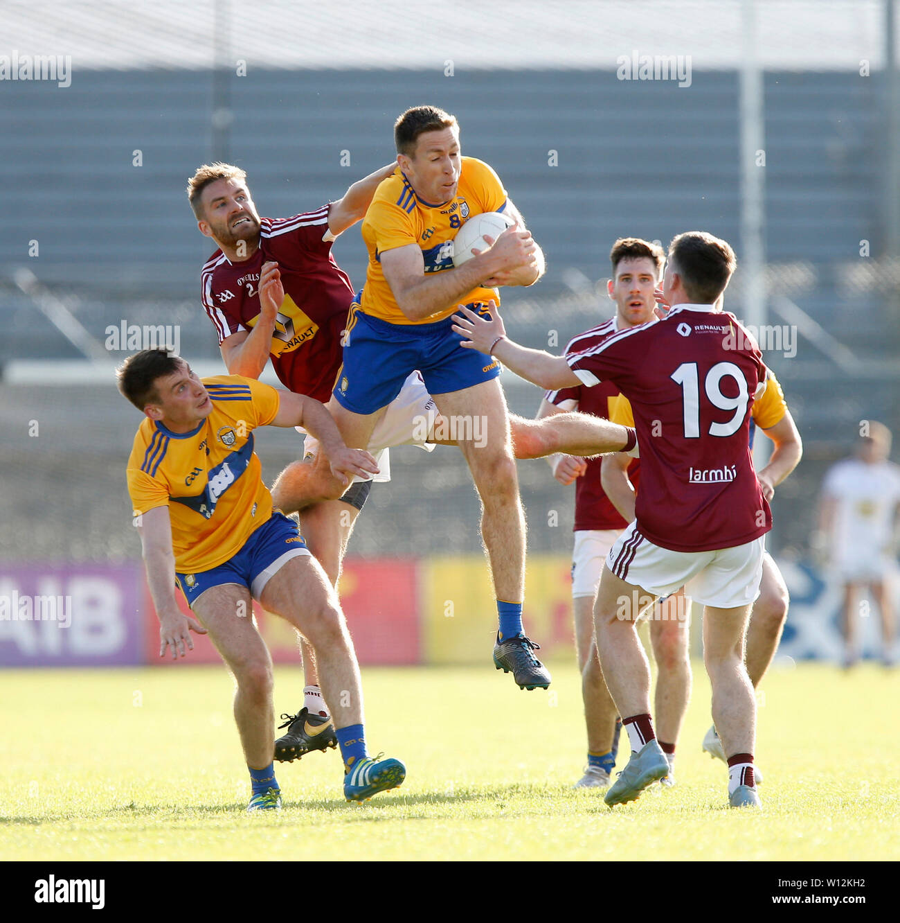 Westmeath, Ireland. 29th June 2019.  TEG Cusack Park, Mullingar, Westmeath, Ireland; GAA Gaelic Football round 3, Westmeath versus Clare; Gary Brennan holds on to a high ball for Clare under pressure from Kevin Maguire and Jack Smith Credit: Action Plus Sports Images/Alamy Live News Stock Photo