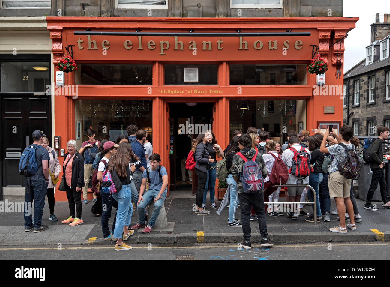 A visiting school group stops outside The Elephant House, which claims to be the 'birthplace of Harry Potter' on George IV Bridge, Edinburgh, Scotland Stock Photo