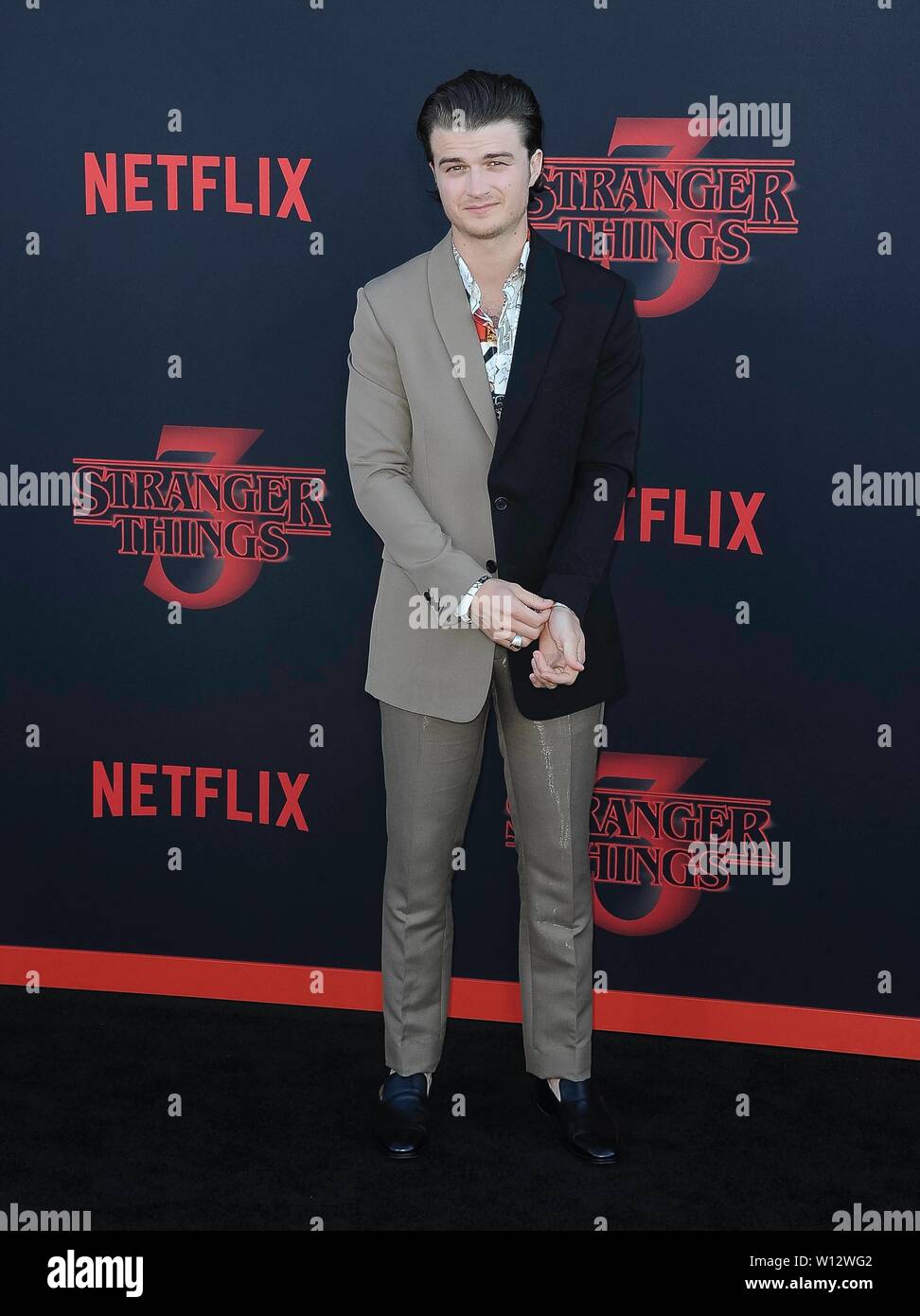 Joe keery stranger things premiere hi-res stock photography and images -  Alamy