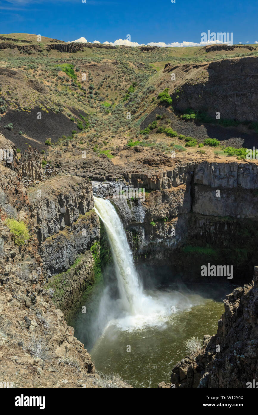 palouse falls at palouse falls state park near washtucna, washington