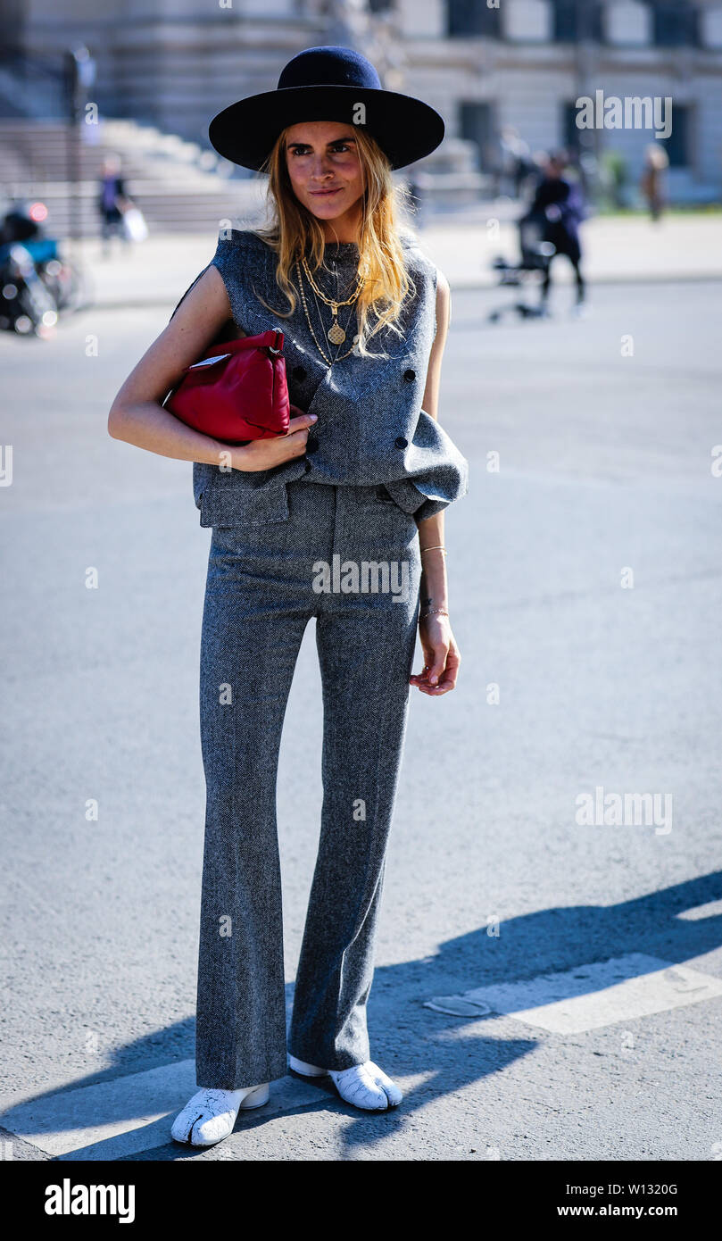 Paris, France. 28th Feb, 2019. Blanca Milo' Scrimieri on the street during the Paris Fashion Week. Credit: Mauro Del Signore/Pacific Press/Alamy Live News Stock Photo