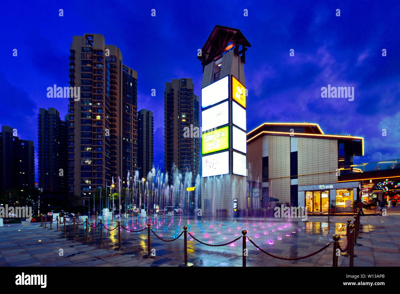 Fountain of Commercial Plaza Stock Photo Alamy