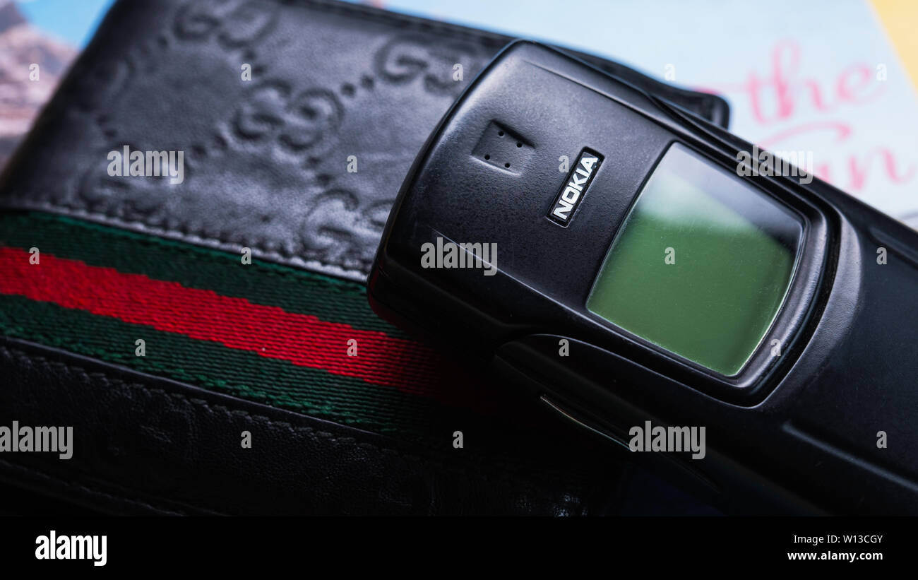 Nokia 8910