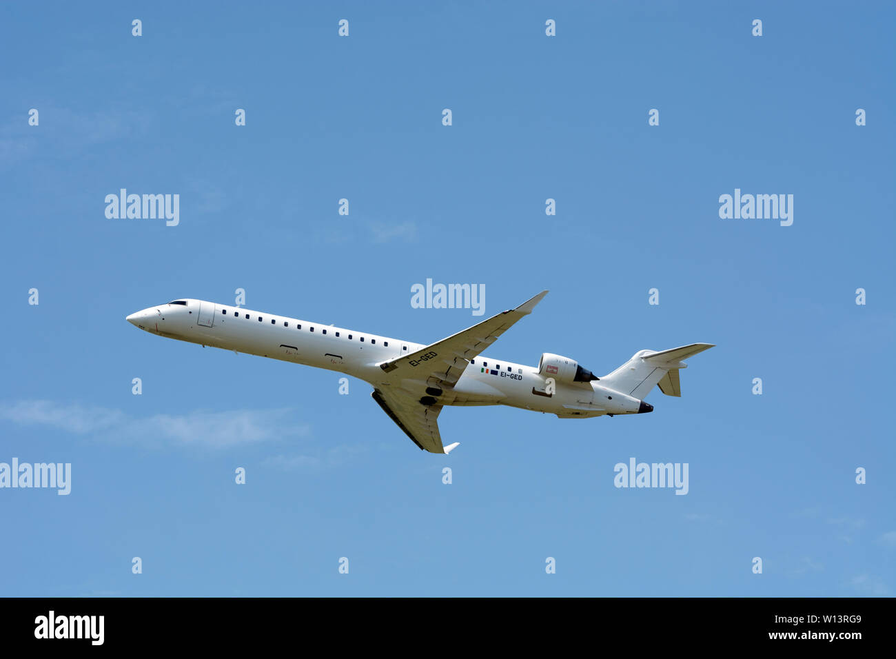 Cityjet Bombardier CRJ-900 taking off at Birmingham Airport, UK (EI-GED) Stock Photo
