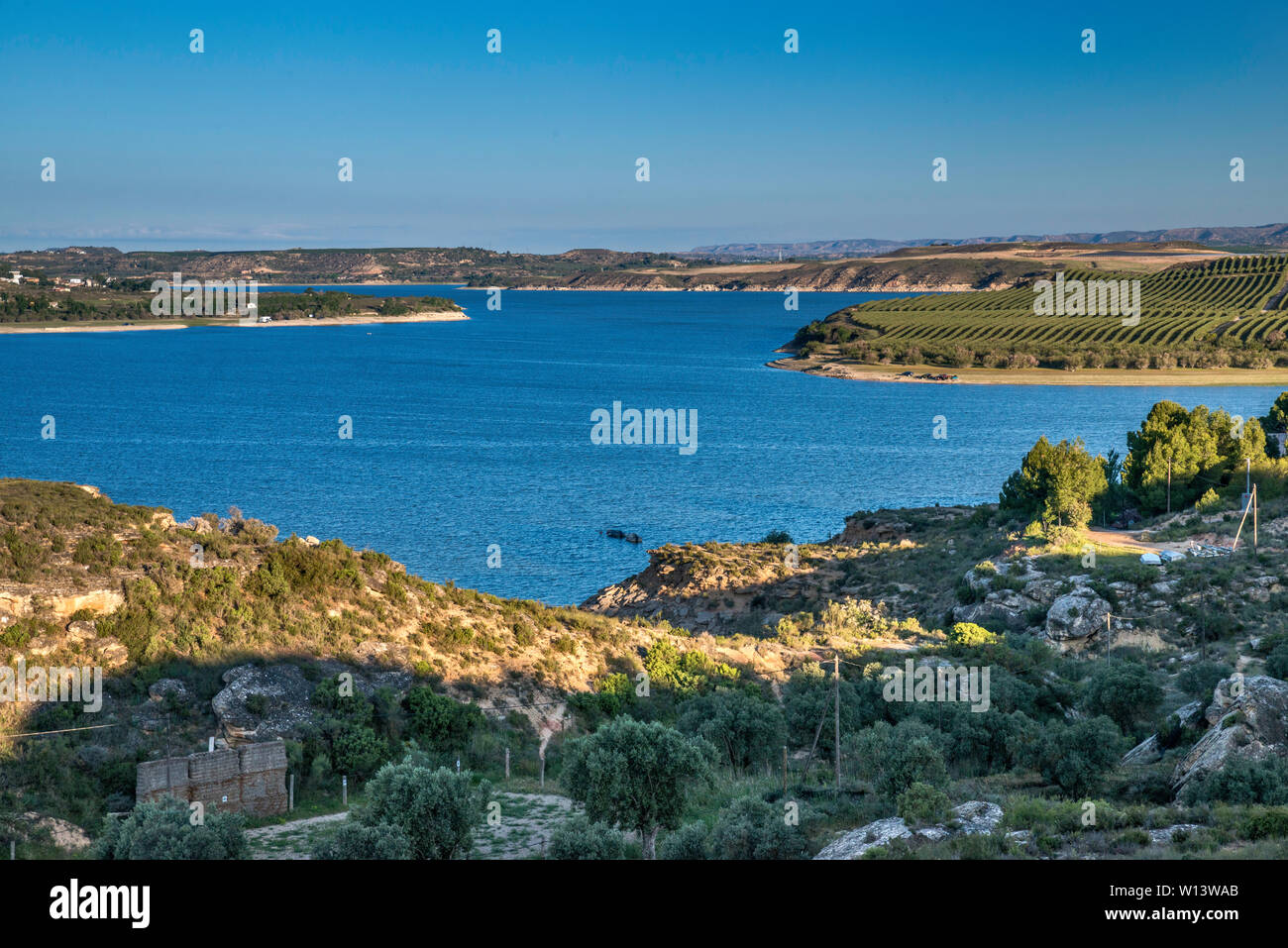 Embalse de Mequinenza (Mar de Aragón) reservoir on Ebro river near town of Ebro, Zaragoza province, Aragon, Spain Stock Photo