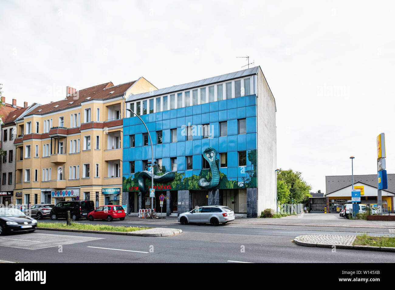 Schmiedeke Optik Optician in Blue building with 3-D snake on facade in Scharnweberstrasse, Reickenendorf-Berlin Stock Photo