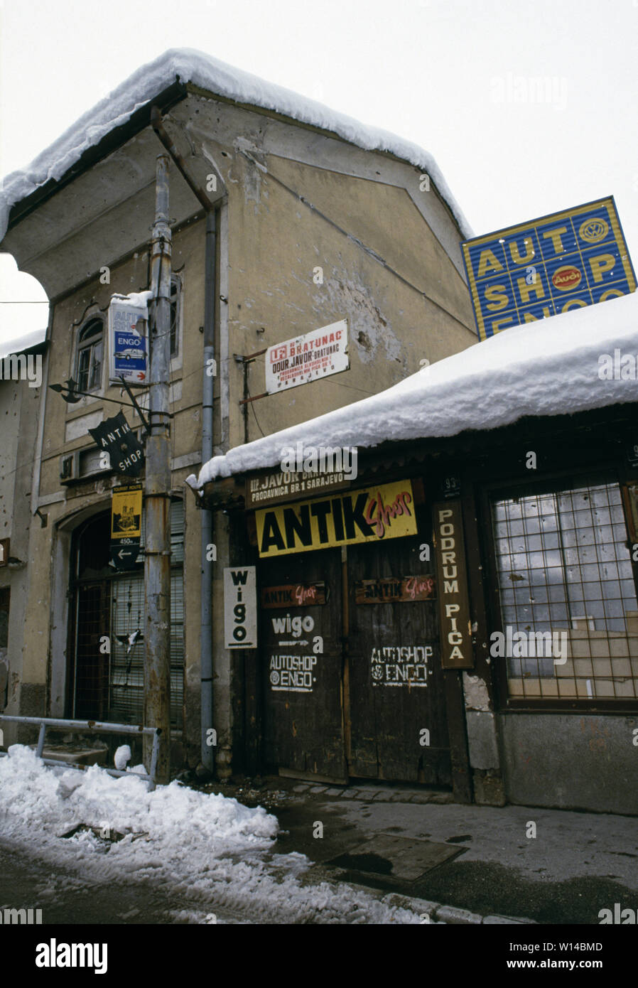28th March 1993 During the Siege of Sarajevo: a shut-down antiques store at 93 Marsala Tita Street in the Baščaršija area. On a gable wall above it is the typical scar of a direct hit from a mortar or artillery shell. Stock Photo