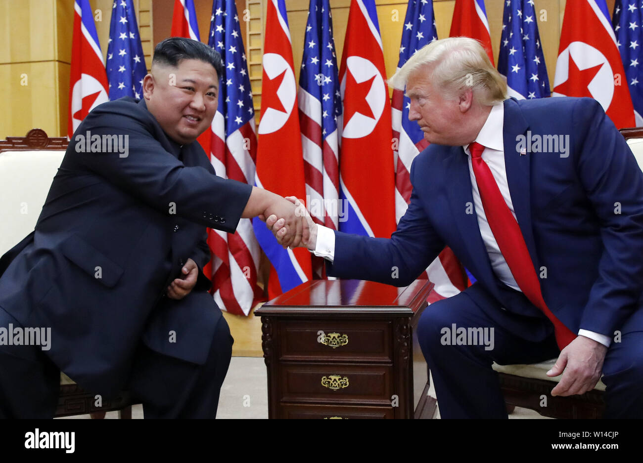 Panmunjom, South Korea. 30th June, 2019. US President Donald Trump (R) and Kim Jong Un, top leader of the Democratic People's Republic of Korea (DPRK), meet at the Freedom House, a South Korean building in the inter-Korean border village of Panmunjom, June 30, 2019. Credit: NEWSIS/Xinhua/Alamy Live News Stock Photo