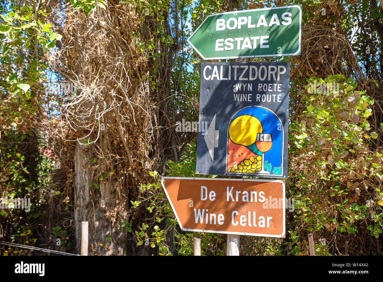 Road sign pointing to the Wine Route and various cellars in Calitzdorp