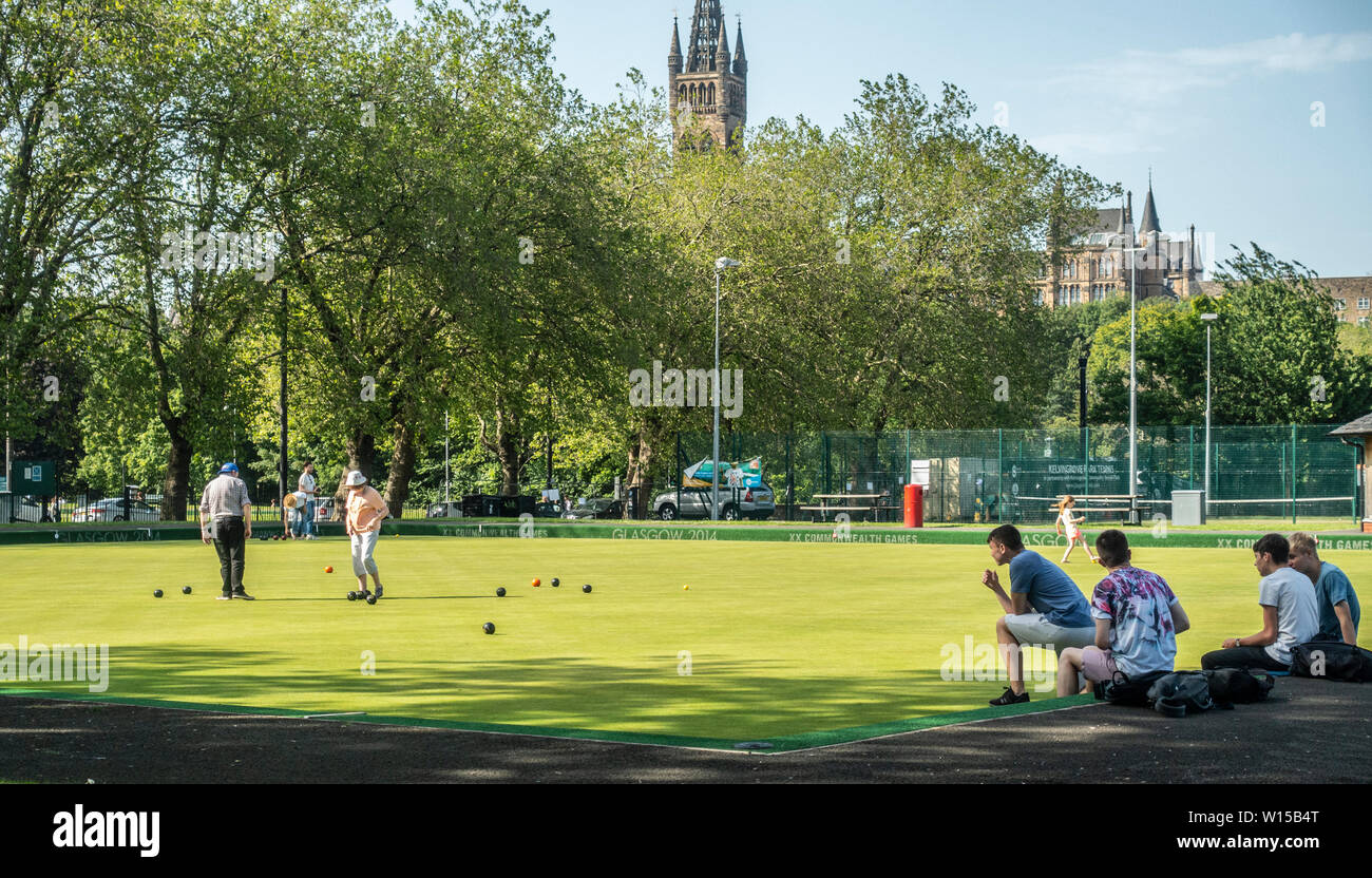 The Kelvingrove Bowls Centre, Glasgow Council run, in the West End of Glasgow, Scotland overlooked by the Gilbert Scott Building of Glasgow University Stock Photo