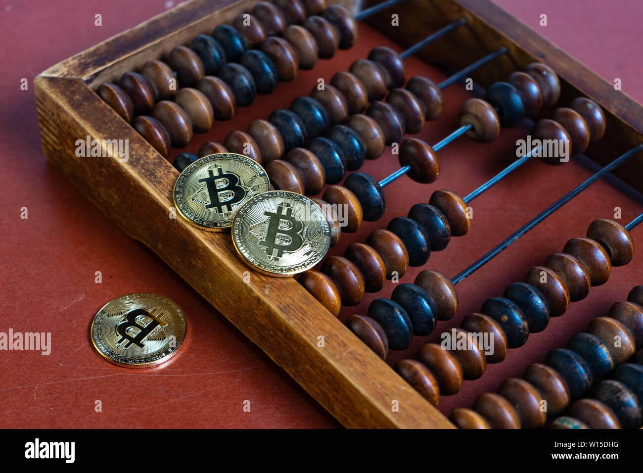 Bitcoins and classic abacus and symbol of new and old financial tool .  Bitcoin is a crypto currency, a form of electronic cash. Abacus used for  counti Stock Photo - Alamy