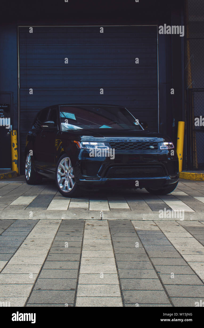 Land Rover Range Rover Sport Stock Photo - Alamy