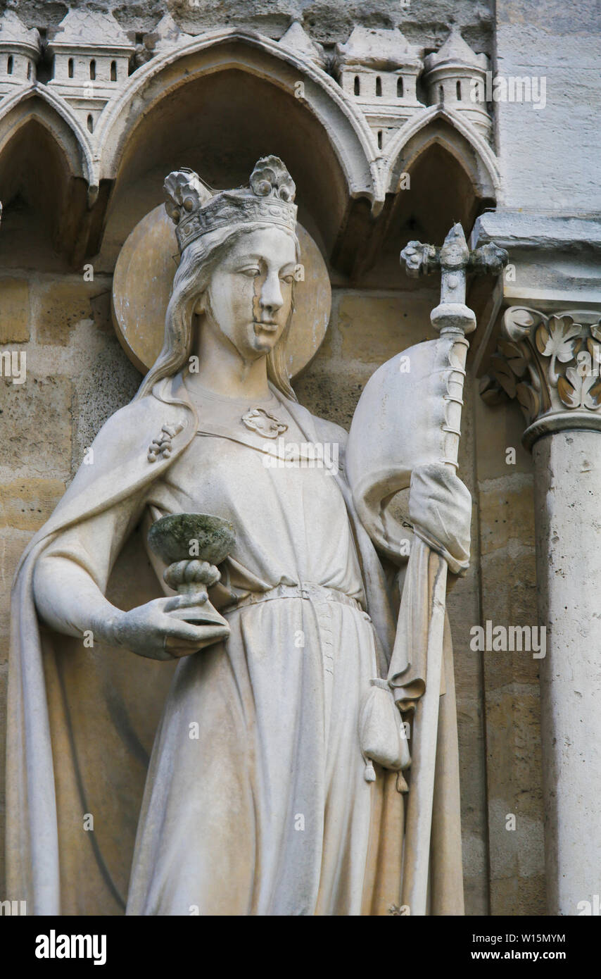 Medieval Statue Ecclesia and Synagoga, meaning Church and Synagogue, figures personifying the Church and the Jewish synagogue at the Cathedral of Notr Stock Photo