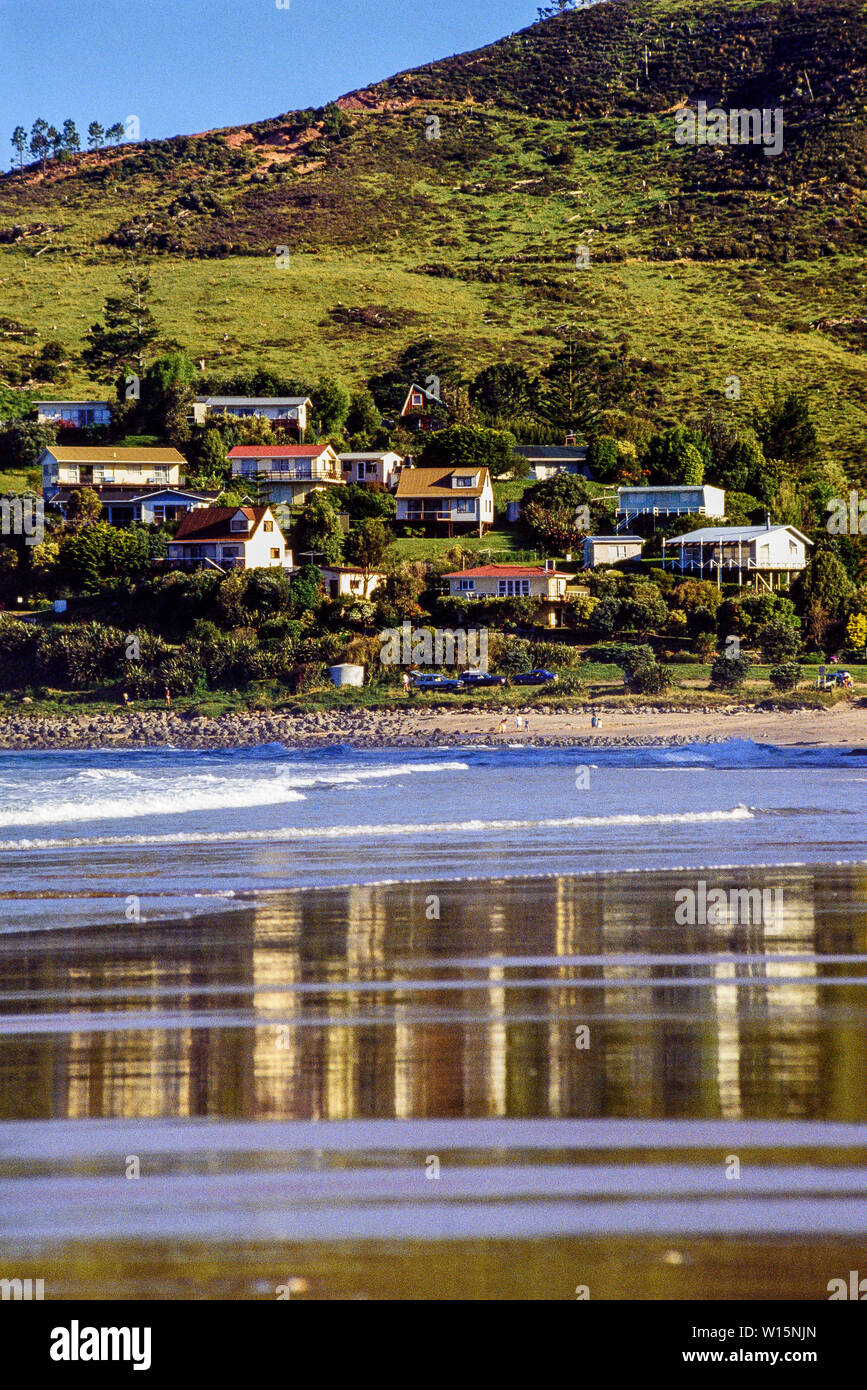 New Zealand, North Island, wellington. Waterside properties in the suburbs.  Photo taken November 1989. Photo: © Simon Grosset. Archive: Image digitis Stock Photo