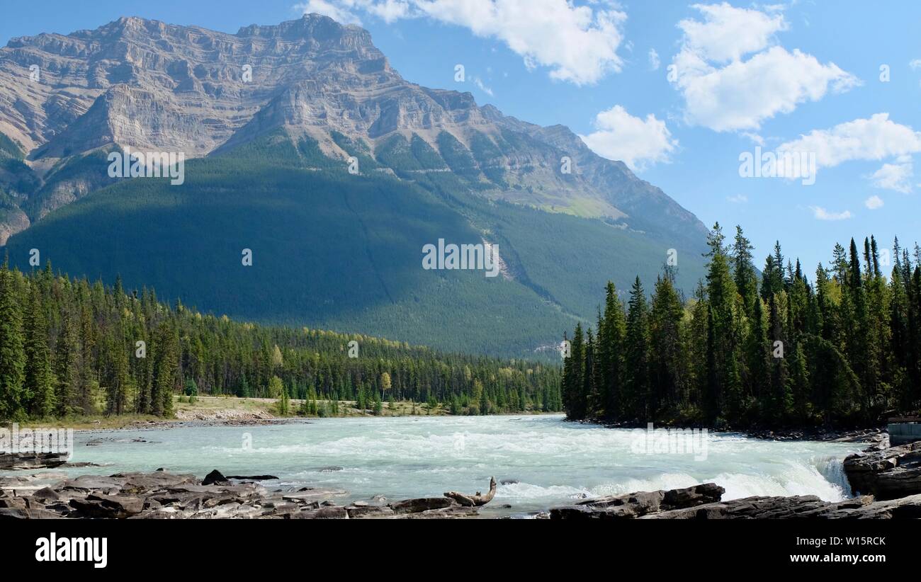 Clear sky with mountains hi-res stock photography and images - Alamy