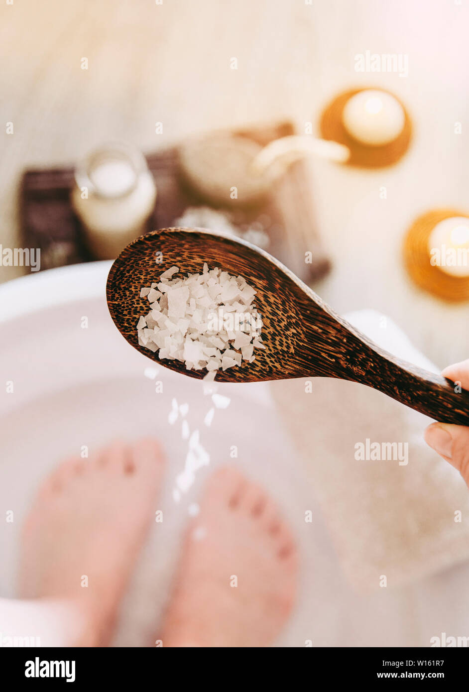 Adding Magnesium Chloride vitamin salt in foot bath water, solution