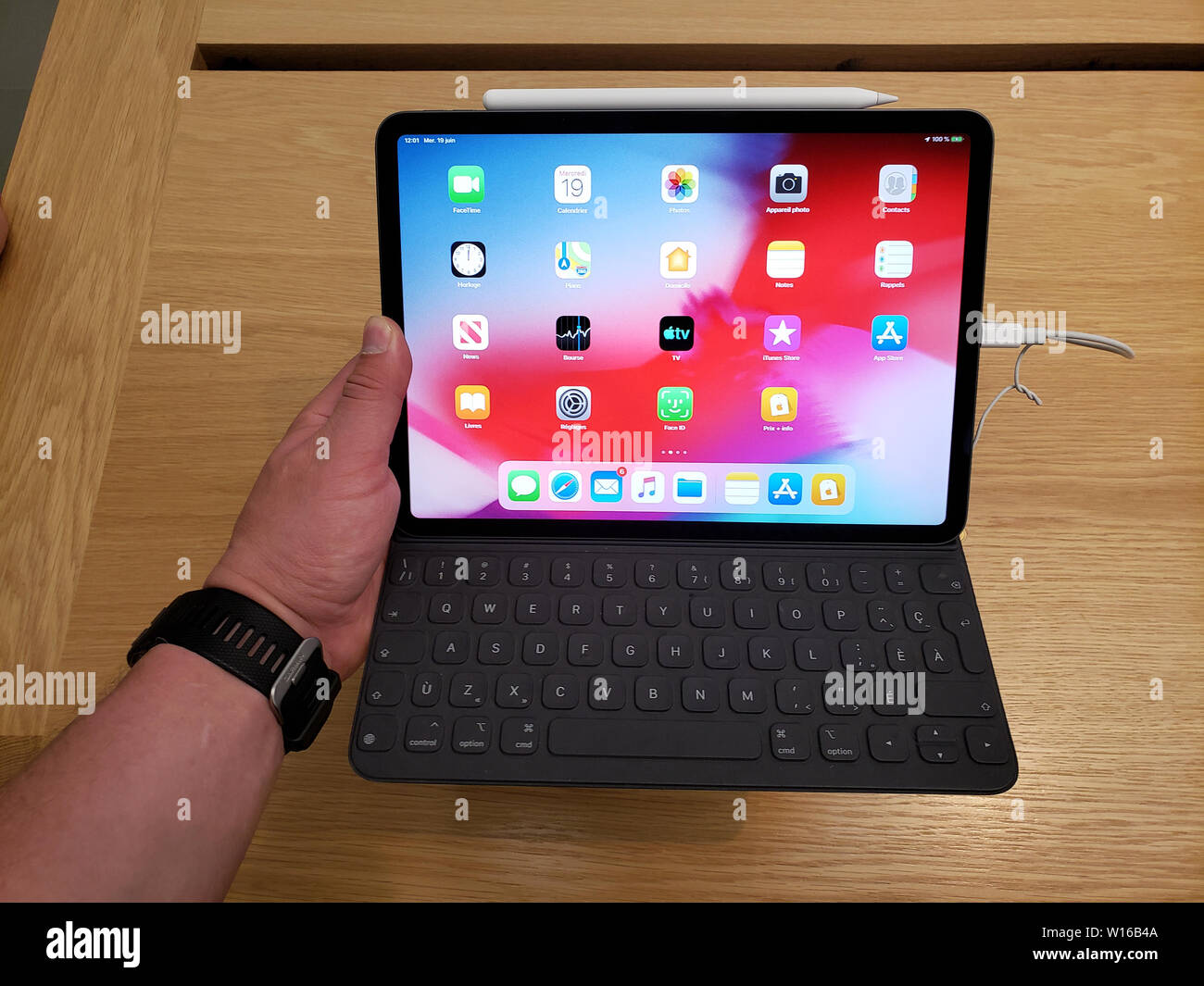 MONTREAL, CANADA - JUNE 20, 2019: Apple iPad PRO with keyboard in a hand at  Apple store. Apple Inc. is an American multinational technology company he  Stock Photo - Alamy
