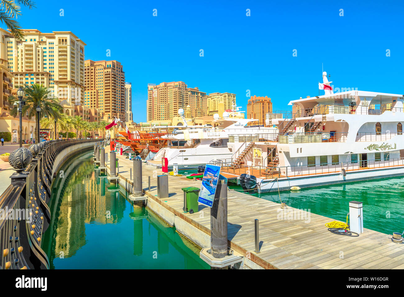 Doha port hi-res stock photography and images - Alamy