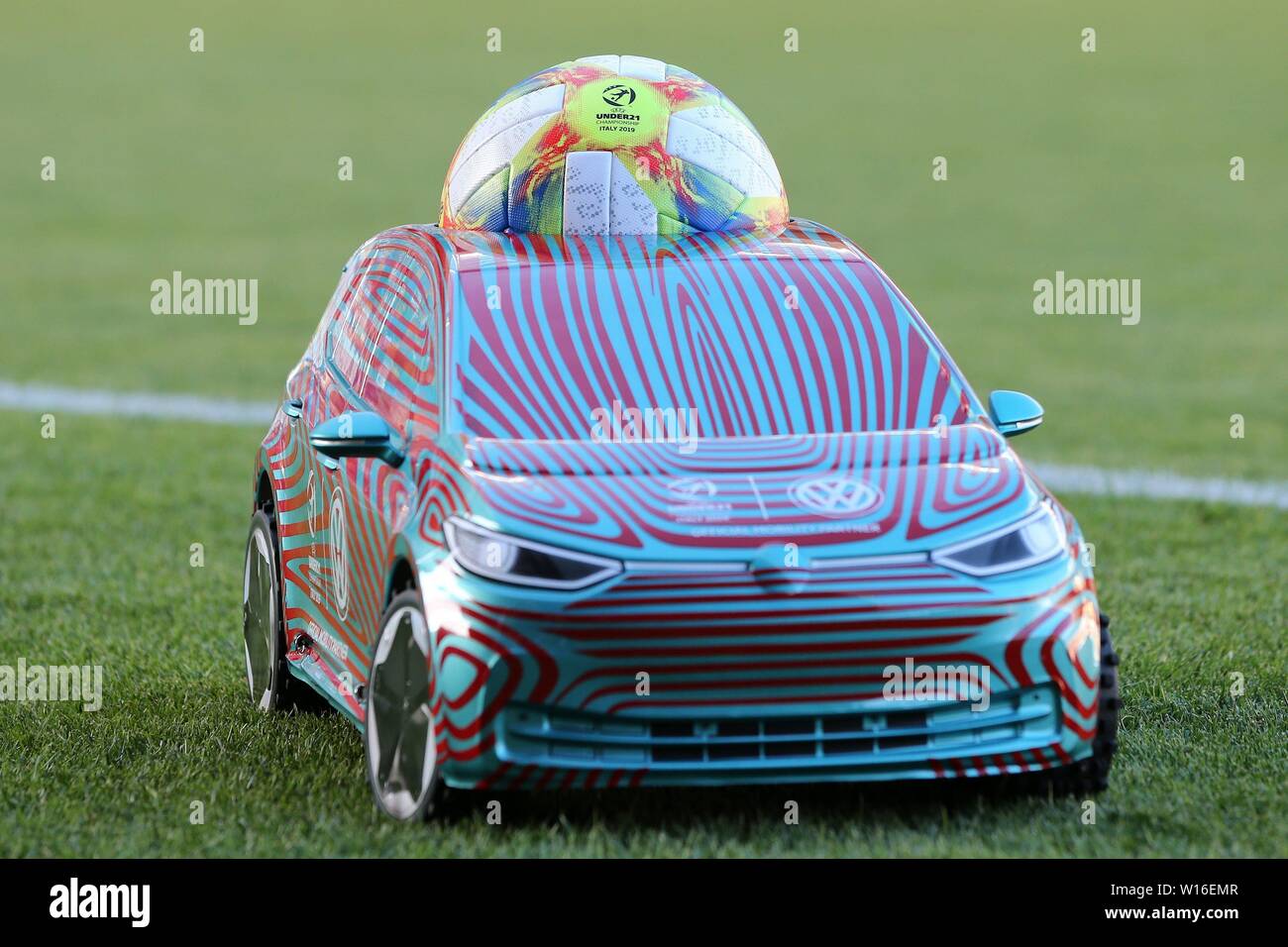 Udine, Italien. 30th June, 2019. firo: 30.06.2019, Football, International,  UEFA U21 European Championship 2019, Final, Germany - Spain, VW, Car, Ball,  Depositors, Feauture, General, | usage worldwide Credit: dpa/Alamy Live  News Stock Photo - Alamy