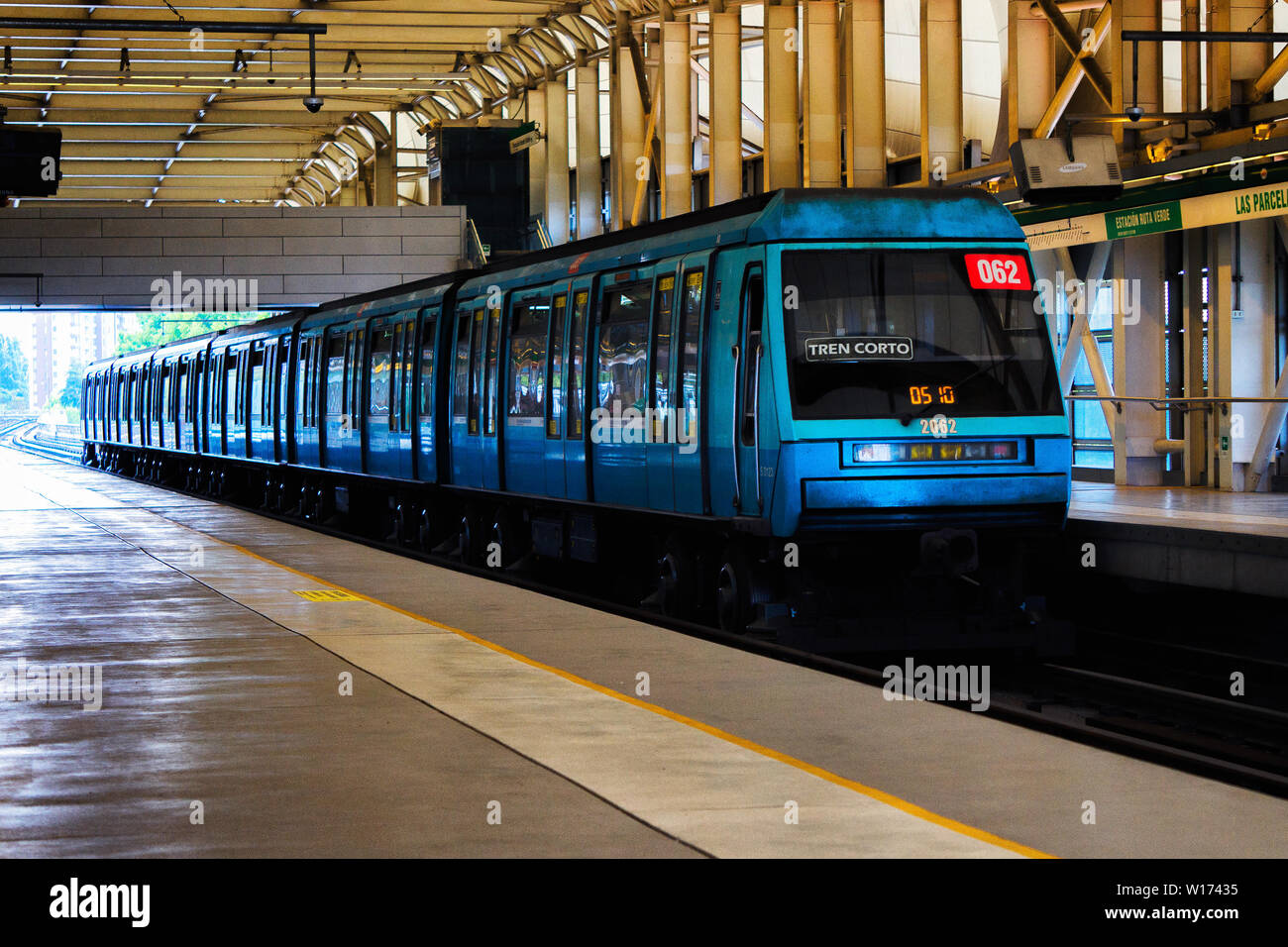 SANTIAGO, CHILE - JANUARY 2016: A Metro de Santiago NS93 train at Las Parcelas station Stock Photo - Alamy SANTIAGO, CHILE - JANUARY 2016: A Metro de Santiago NS93 train at Las Parcelas station Stock Photo - Alamy