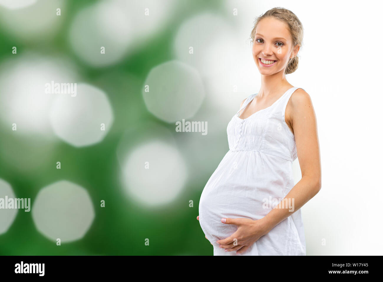 Portrait of the young happy smiling pregnant woman Stock Photo - Alamy