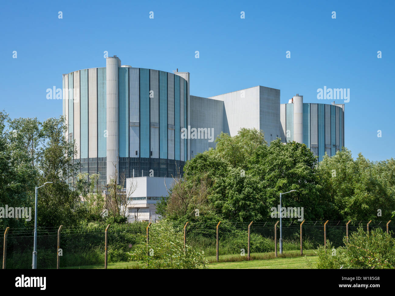 Oldbury Magnox Nuclear Power Station. Now decommissioned one of the oldest nuclear reactors in the world. Oldbury on Severn, South Gloucestershire, Un Stock Photo