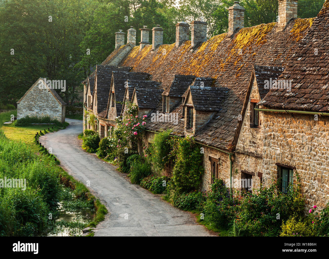 Row of 600 year old English Cotswolds stone cottages. Arlington Row, Bibury, Gloucestershire, England, UK. Stock Photo