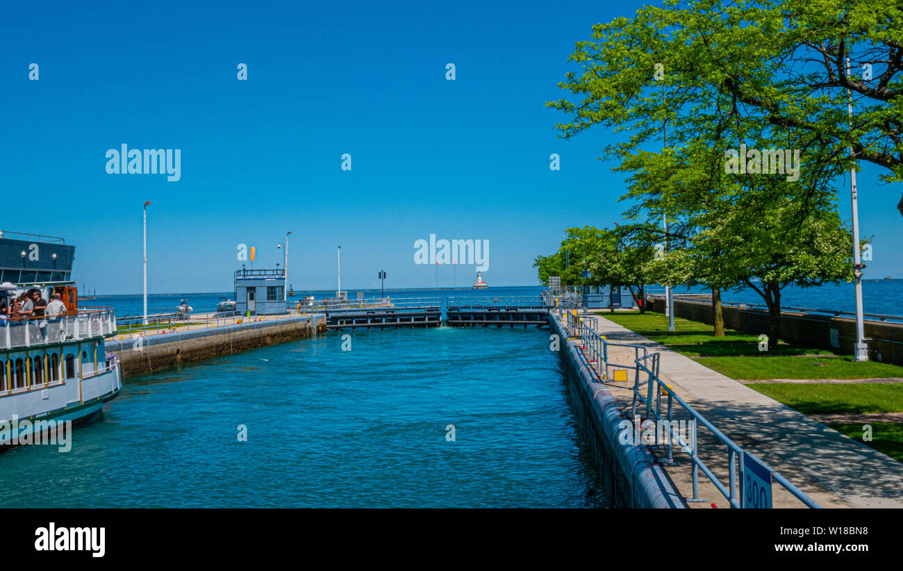 Chicago Harbor Lock to Lake Michigan - CHICAGO, USA - JUNE 12, 2019 ...