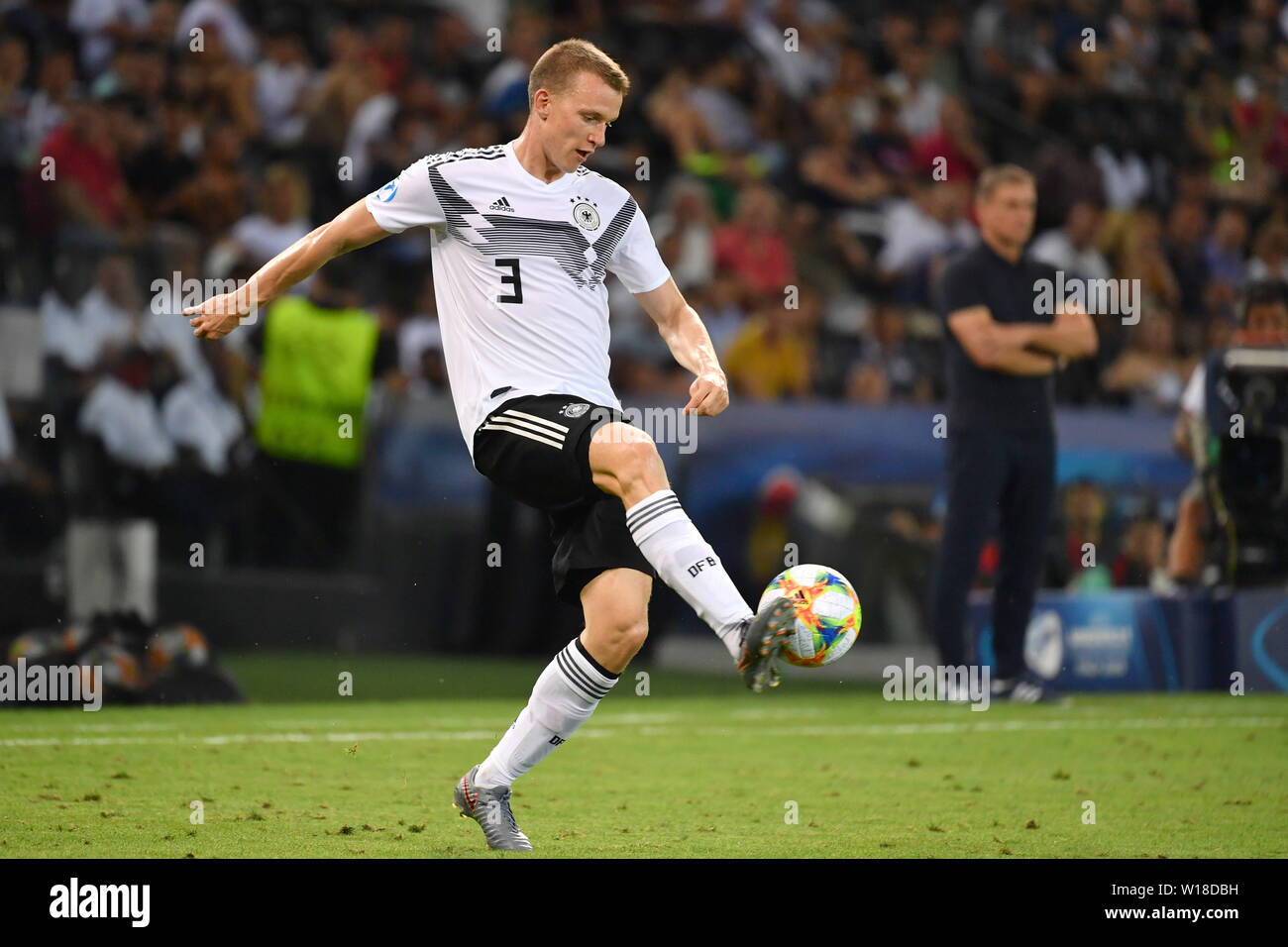 Udine, Italien. 30th June, 2019. Lukas KLOSTERMANN (GER), action, individual action, single image, cut out, full body shot, whole figure. Spain (ESP) - Germany (GER) 2-1, at 30.06.2019 Stadio Friuli Udine. Football U-21, FINALE UEFA Under21 European Championship in Italy/SanMarino from 16.-30.06.2019. | Usage worldwide Credit: dpa/Alamy Live News Stock Photo