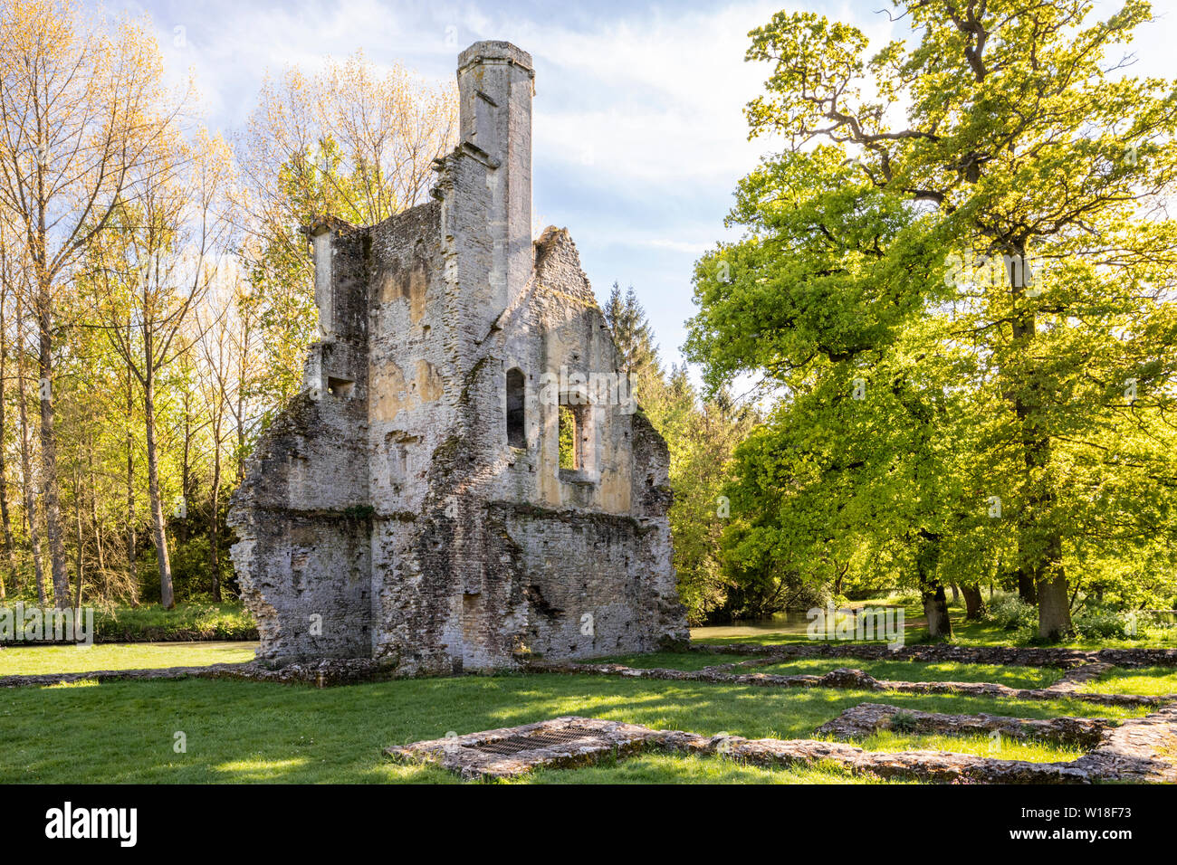 Evening light on the ruins of Minster Lovell Hall, a 15th century manor house beside the River Windrush, Minster Lovell, Oxfordshire UK Stock Photo