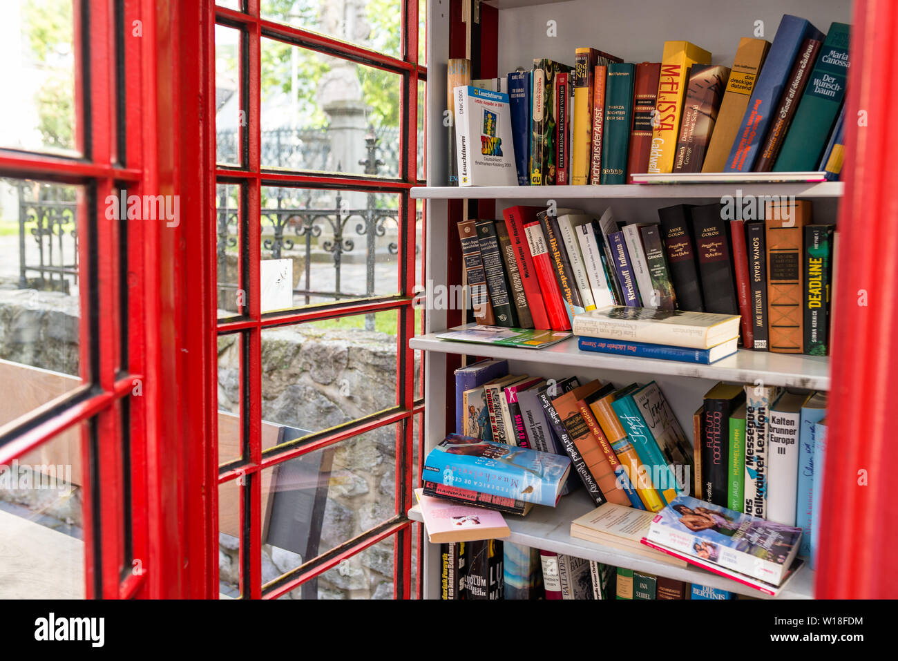 Phone booth library hi-res stock photography and images - Alamy