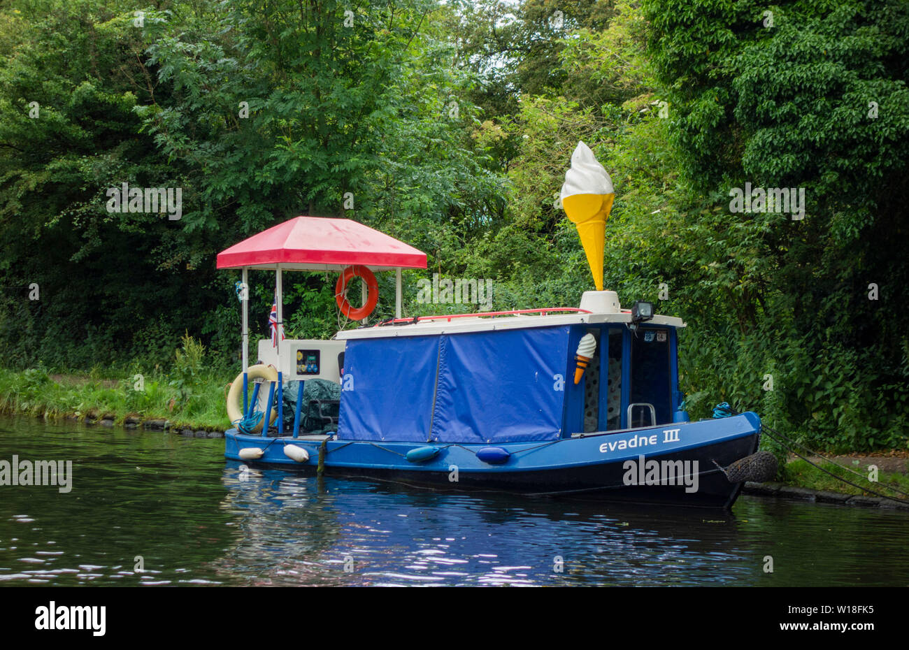 Ice cream boat hires stock photography and images Alamy