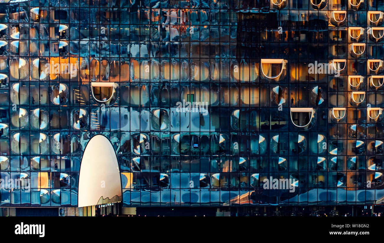 Detailansicht der Fassade der Elbphilharmonie in Hamburg Stock Photo