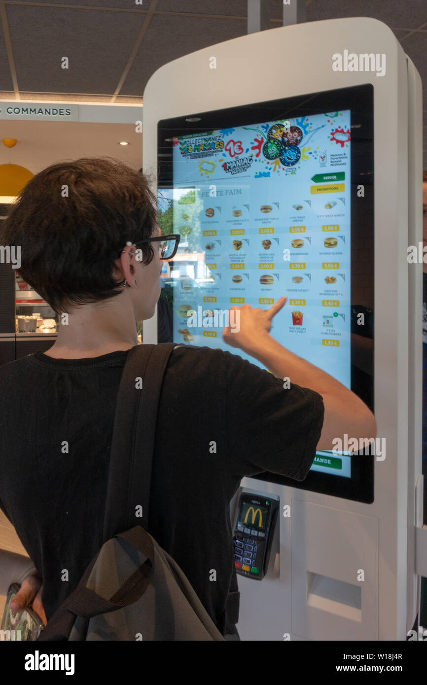 Mcdonalds self order kiosk hi-res stock photography and images - Alamy