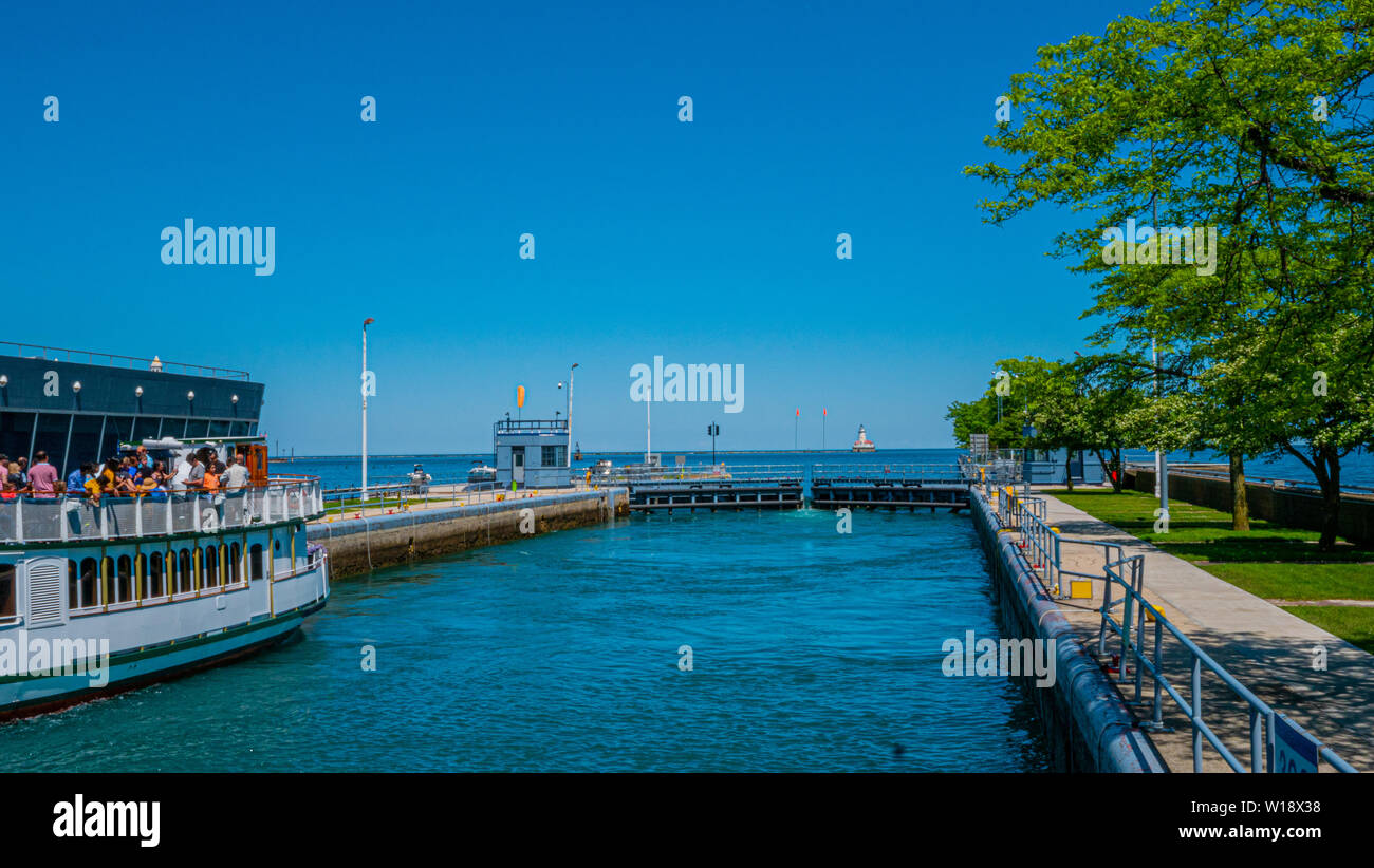 Chicago Harbor Lock to Lake Michigan - CHICAGO, USA - JUNE 12, 2019 ...