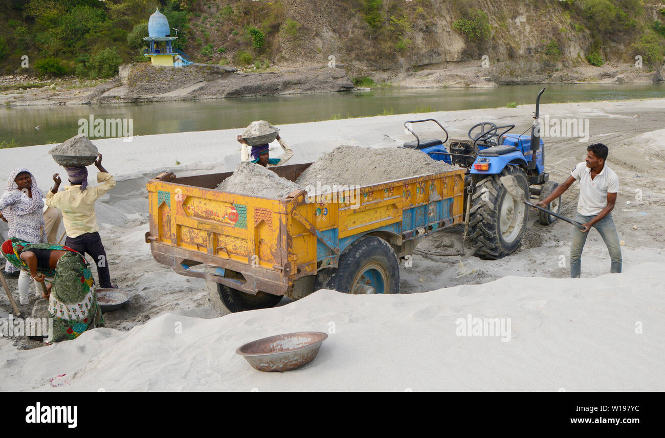 Loading sand hires stock photography and images Alamy