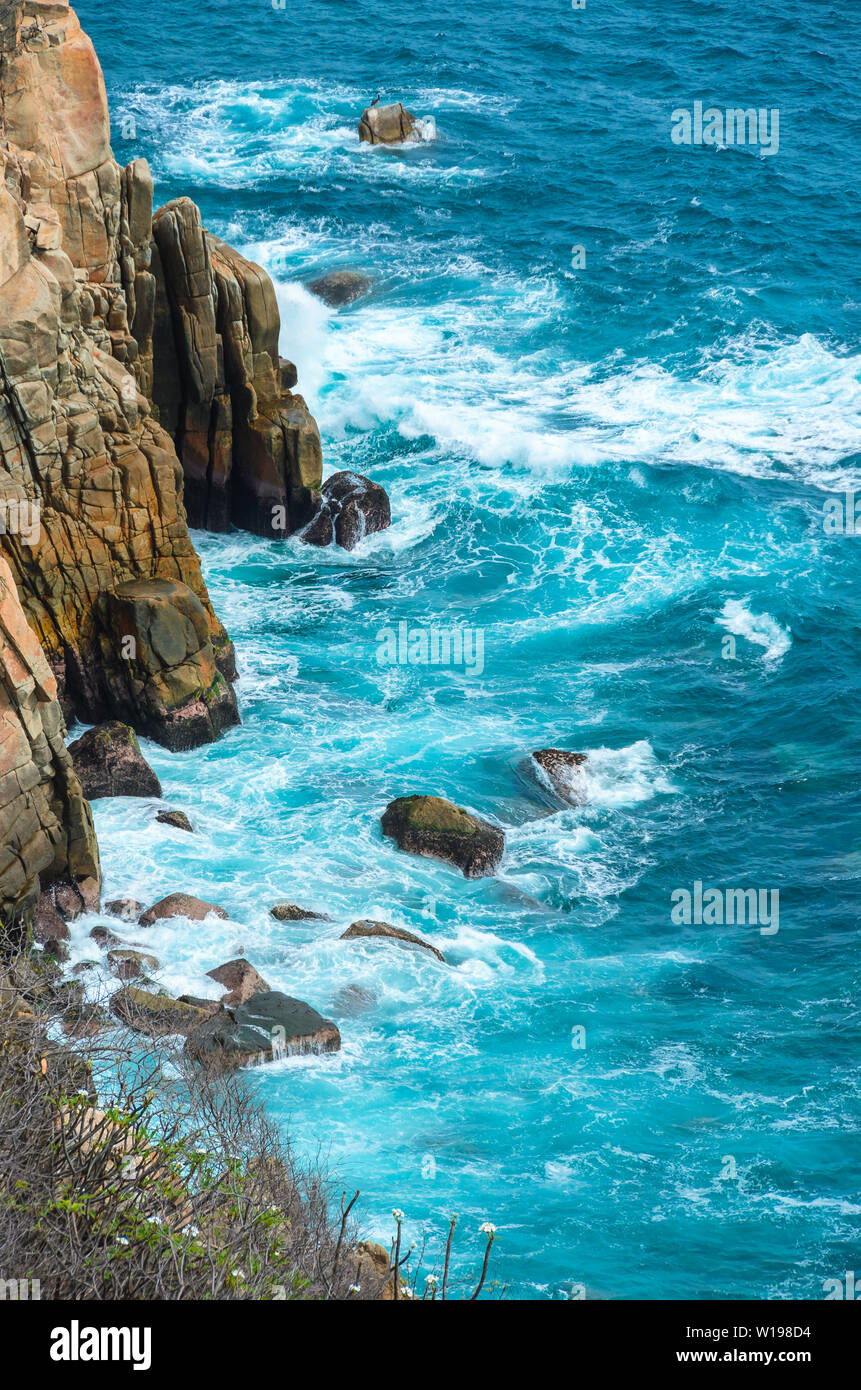 Rocky ocean cliff hi-res stock photography and images - Alamy