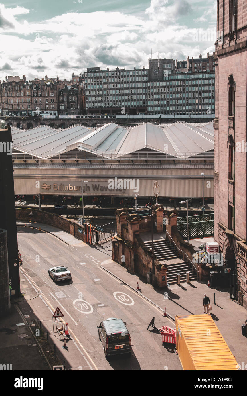Central station Edinburgh, free walk to the city center Stock Photo