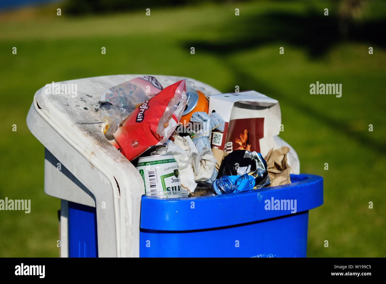 Garbage can street hi-res stock photography and images - Alamy